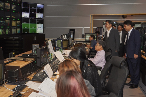 방송시설을 점검하는 김장겸 MBC 사장 <MBC>